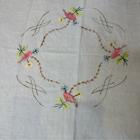 Vintage Hand Embroidered Linen Cloth Vintage Napkin Hankie Floral Lace Crochet - Picture 2 of 6